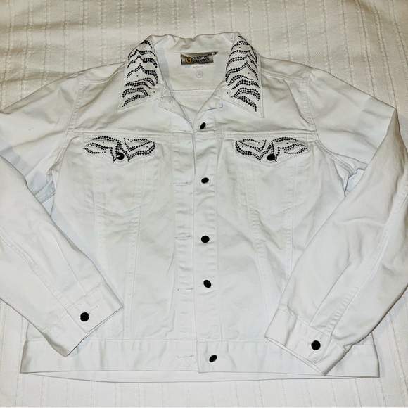 🦓 White Denim Jacket With Black Rhinestone Zebra 🦓 - Picture 2 of 9